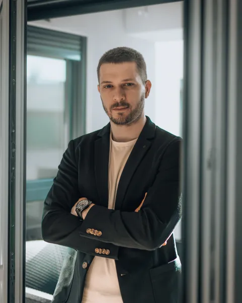 Portrait of Leon Spanic, CEO e cofondatore at Plandentic